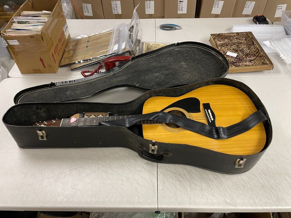 Vintage Yamaha FG-400 Acoustic Guitar Made in Taiwan Dreadnought w/ Case & Strap